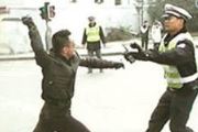 重庆男子因不满交通事故处理结果将民警砍死[图]