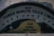《Trick Meter》误闯真人死亡滑板游戏