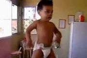 视频: 10大搞笑婴儿街舞视频 笑死不偿命
