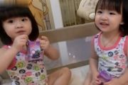 双胞胎宝宝学粤语把自己逗乐了自high了起来！