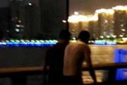 女子广州塔附近自拍掉落江中 游客以为是大鱼[多图]